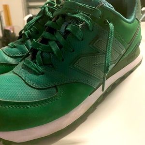 Gently worn men’s New Balance sneakers.